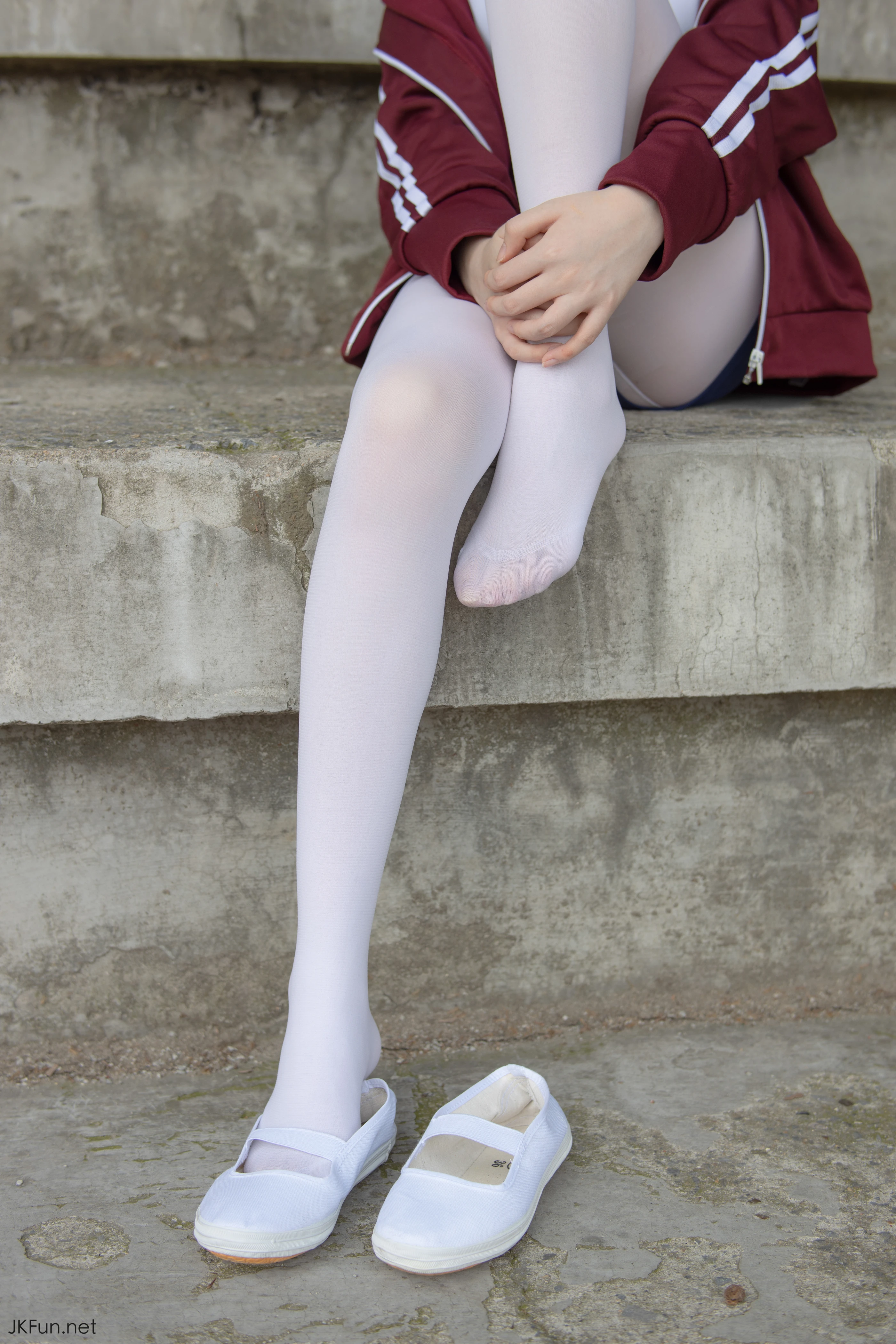 森萝财团 [JKFUN-019] 80D白丝外景体操服 Aika [107P 1V]插图1
